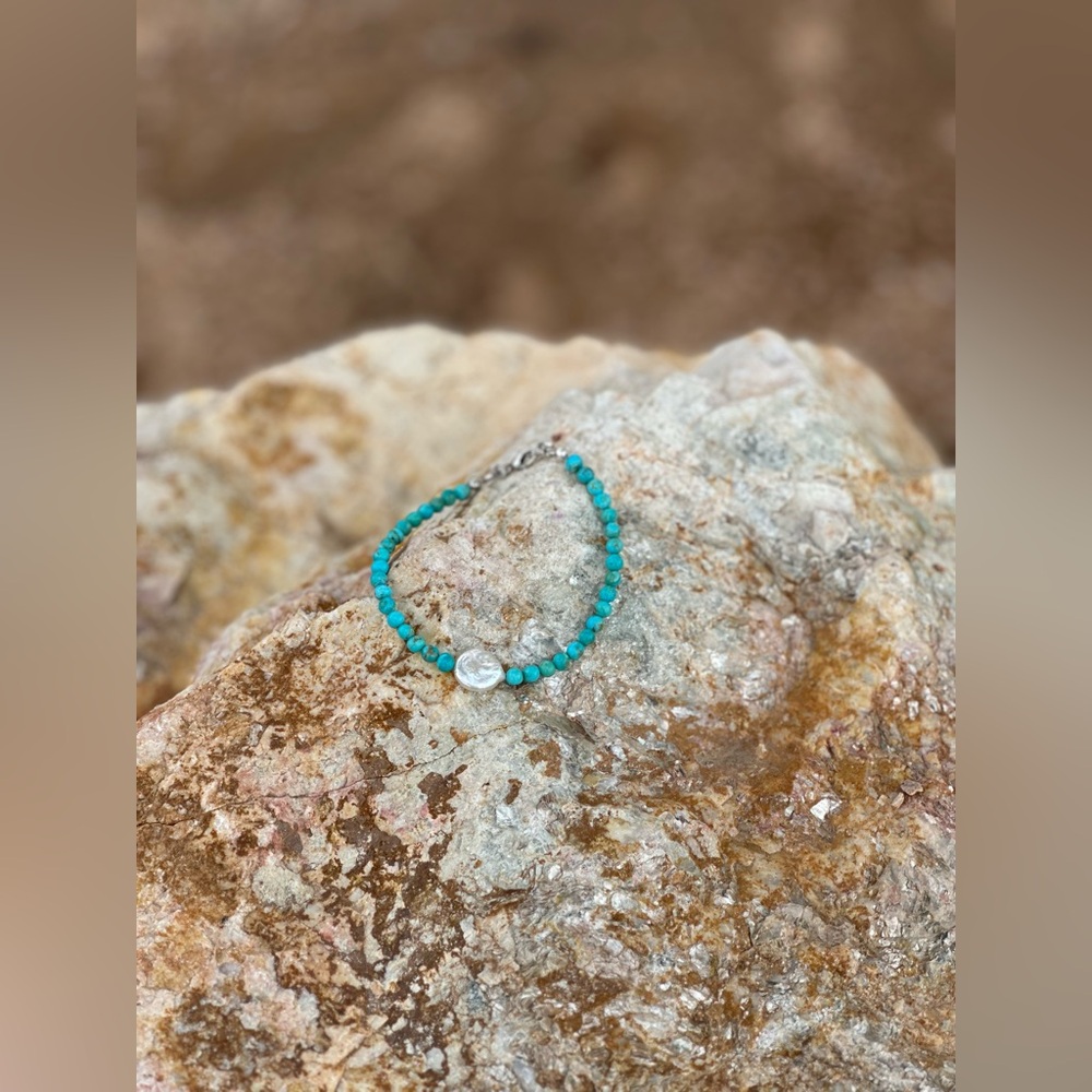 Kingman Turquoise Bracelet with Freshwater Pearl Coin - Picture 3 of 4